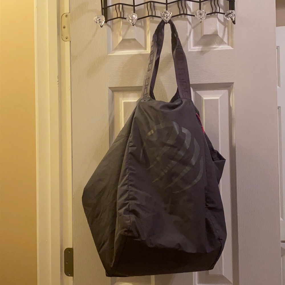MPG gym bag. It hasn’t been used, Like New.
